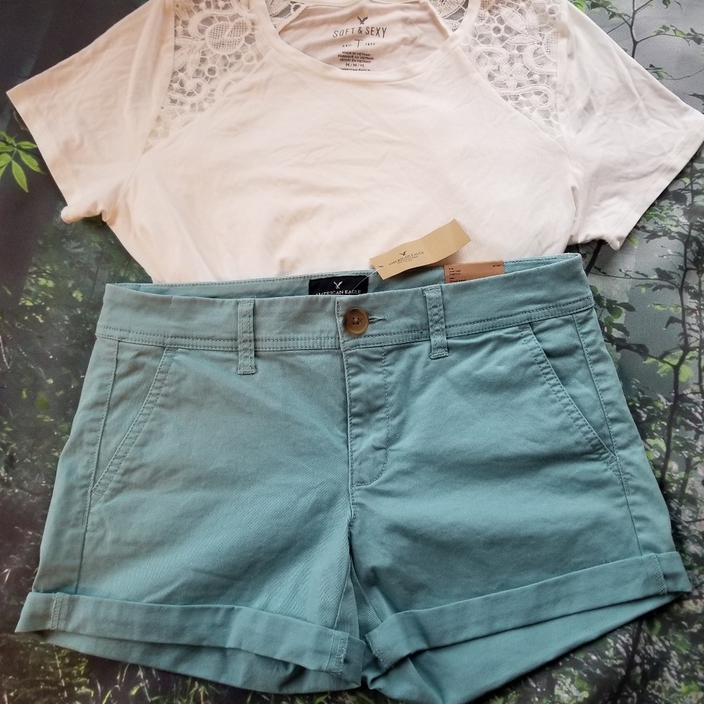 AEO NWT Midi Khaki Shorts